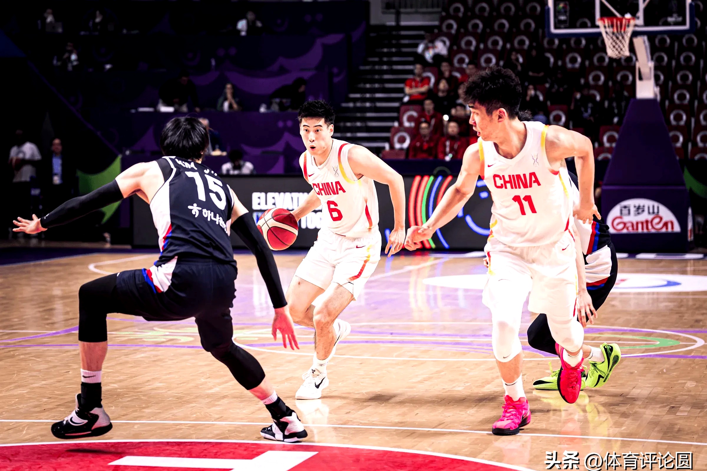 关于辽宁男篮首回合惊险上海海港，詹姆斯砍下40记关键球，全场沸腾的信息